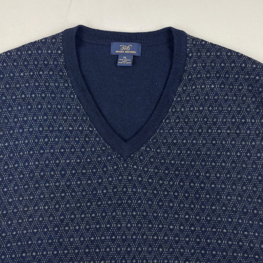 Brooks Brothers 346 Men XL Navy Blue 100% Merino Wool V-Neck Vest Pattern
